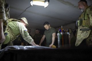 Volodymyr Zelensky s'est rendu lundi dans la région de Donetsk.