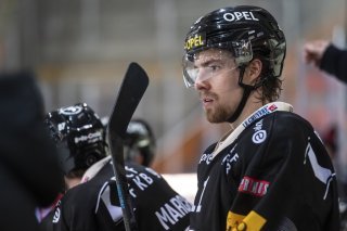 Lukas Lhotak en 2019 avec le maillot de Fribourg-Gottéron
