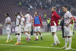 Les joueurs du FC Sion conspués par les fans valaisans à la fin du match