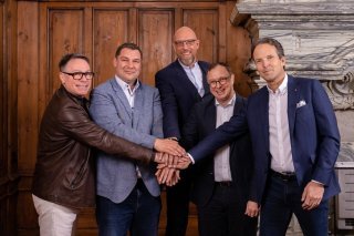 Chris McSorley, Pierre Berthod (président Ville de Sierre), Christophe Roessli, Xavier Jeanneret (directeur général Urban Project SA) ainsi que Christophe Bonjour