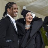 Aucun représentant du couple - Rihanna a 34 ans et son compagnon 33 ans - n'a pu répondre à l'AFP pour avoir confirmation de l'heureux évènement.