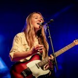 Sophie Hunger pousse un coup de gueule contre le festival tessinois " Moons & Stars": il ne programme pas une seule artiste femme cet été.