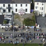 Ses admirateurs ont pu rendre un dernier hommage à l'artiste lors d'une procession dans son village.