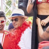 Le président Alain Berset s'est mêlé samedi à Zurich aux fans de techno pendant la Street Parade.