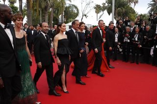 Les membres du jury Jeff Nichols, Deepika Padukone, Joachim Trier, Jasmine Trinca, Noomi Rapace, Asghar Farhadi, Rebecca Hall et Ladj Lys, et son président Vincent Lindon vont monter les marches pour la soirée anniversaire.