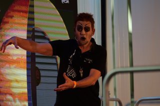 Le prix Nobel de physique Didier Queloz a présenté une conférence grimé au salon "Fantasy Basel".