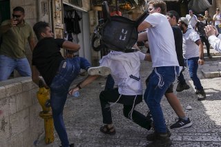 Des afrrontements ont eu lieu en marge de la Marche des drapeaux, mais la tension, forte avant même le début de la manifestation, est restée contrôlée par les forces de sécurité israéliennes.
