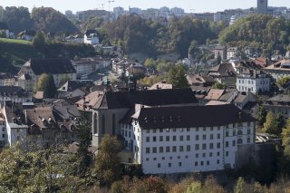 La journée de présentation du Ministère public du canton de Fribourg donnera lieu à la création d'une pièce de théâtre en trois actes, avec le personnel de l'institution comme comédiens (archives).