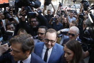 L'audience de l'acteur phare de la série "House of Cards" , ici en costume bleu, était très attendue.