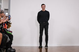 Le styliste valaisan Kévin Germanier, lauréat du prix Rünzi 2023, lors de la Fashion Week de Paris en mars (archives).