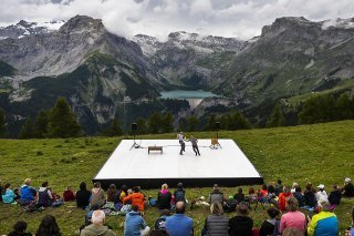 Le Festival Cirque au Sommet s'ouvre mardi à 14h à Crans-Montana avec le spectacle La Boule qui prendra place sur la scène altitude, installée à 2200 mètres. Ici, lors d'une précédente édition (archives).