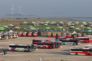 Avant l'arrivée du typhon Khanun, plus de 1000 bus ont transporté vers la capitale sud-coréenne Séoul les scouts rassemblés dans un campement au sud-ouest du pays.