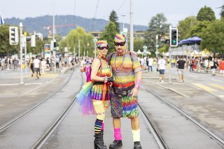 Les costumes bariolés et extravagants sont de rigueur à la Street Parade.